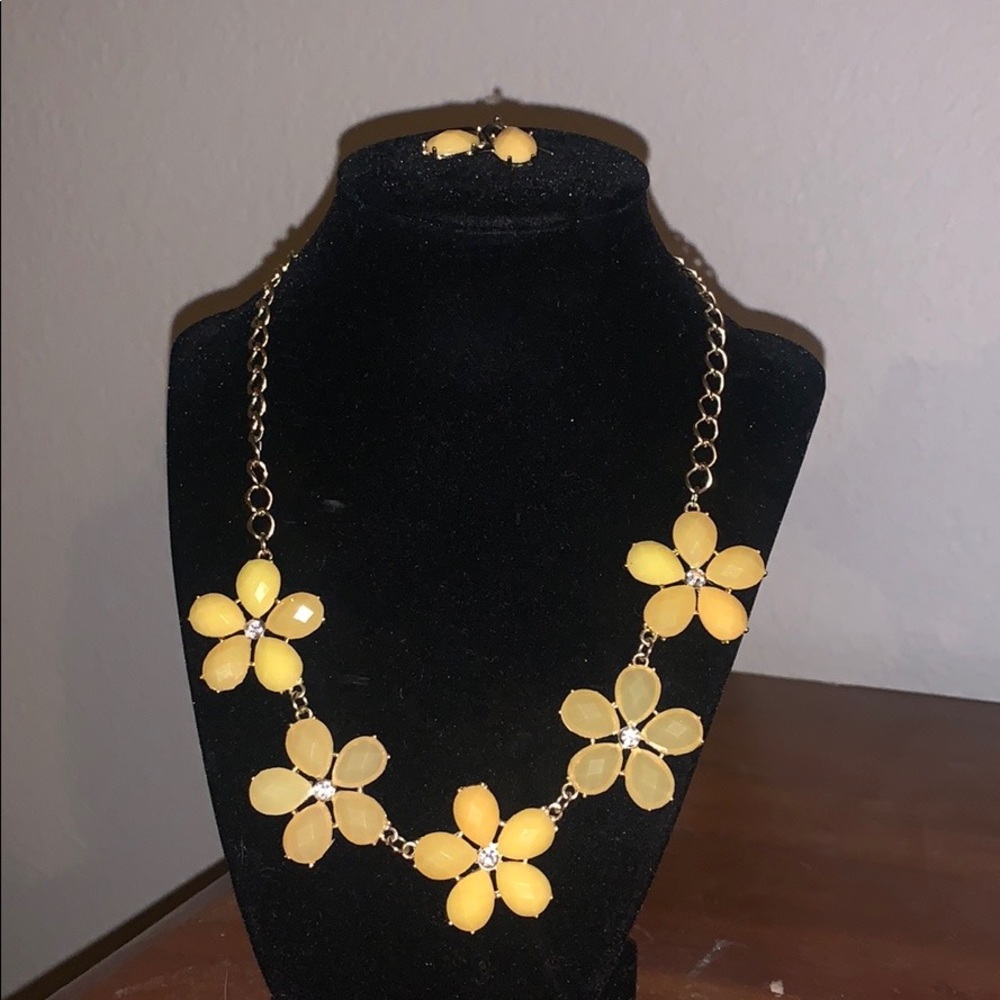 3 Statement necklace bundle - Picture 3 of 4